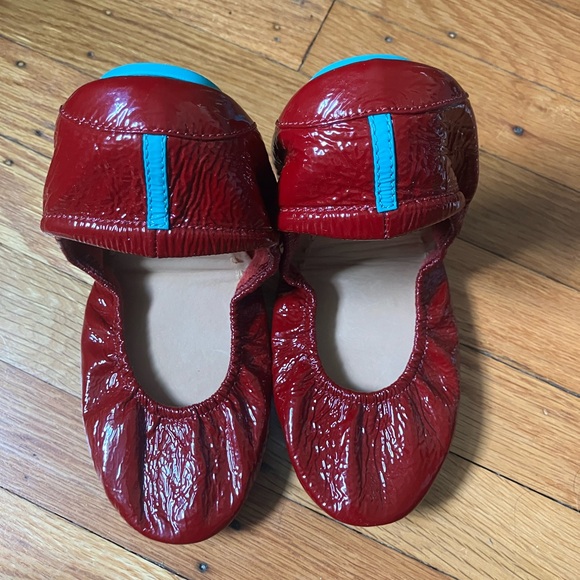 Tieks by Gavrieli Ruby Red Patent Leather Flats size 9 - Picture 4 of 16